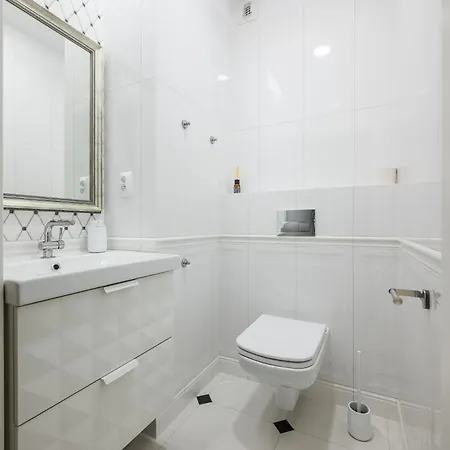 Sady Zoliborskie Generous Apartment